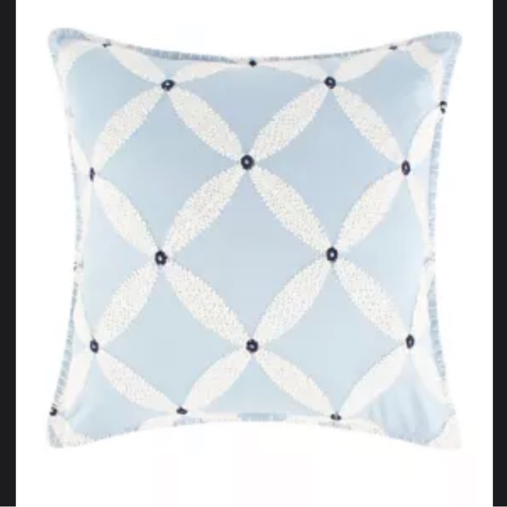 NWT CROWN & IVY•Set of 2 Decorative pillows